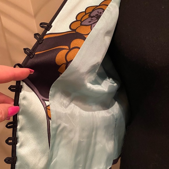 Stunning vintage silk button up top - Picture 11 of 12